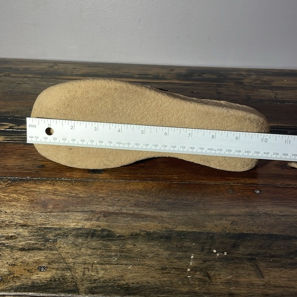 Groundhog women’s 10 leather shoes with gummy sole - SUPER CUTE! Button on side - Picture 11 of 17